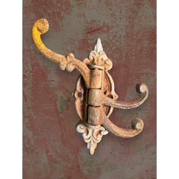 Vintage Cast Iron 3-Arm Swivel Wall Hook Fleur de Lis Backplate 6” Rustic - Picture 3 of 6